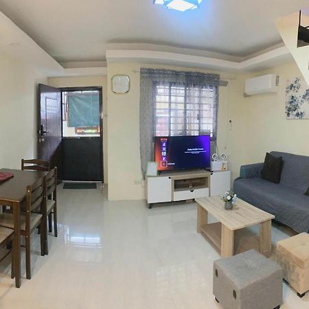 2 Bedroom Townhouse In Bacolod City Esterno foto