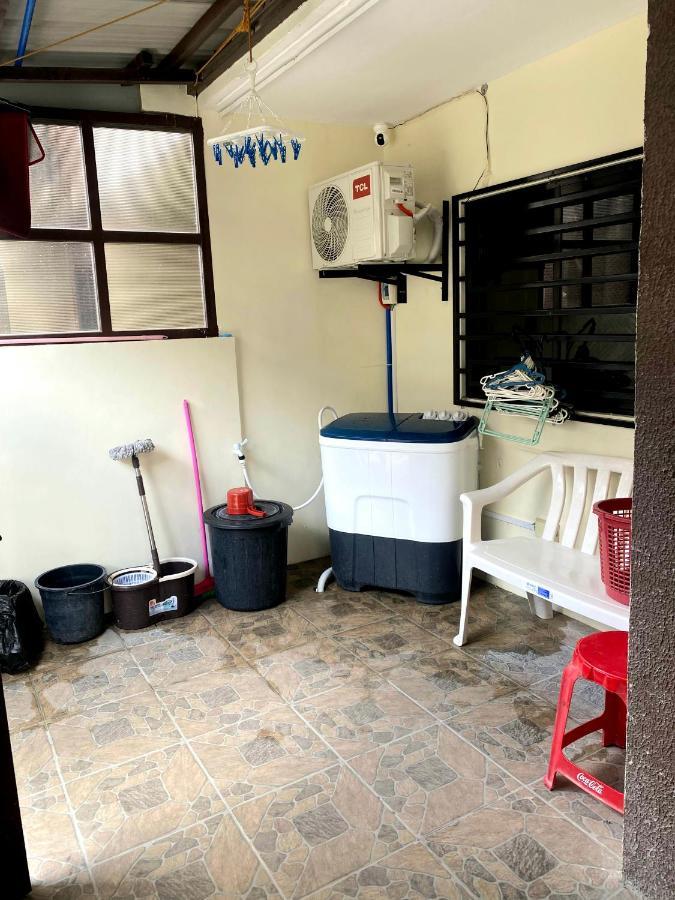 2 Bedroom Townhouse In Bacolod City Esterno foto