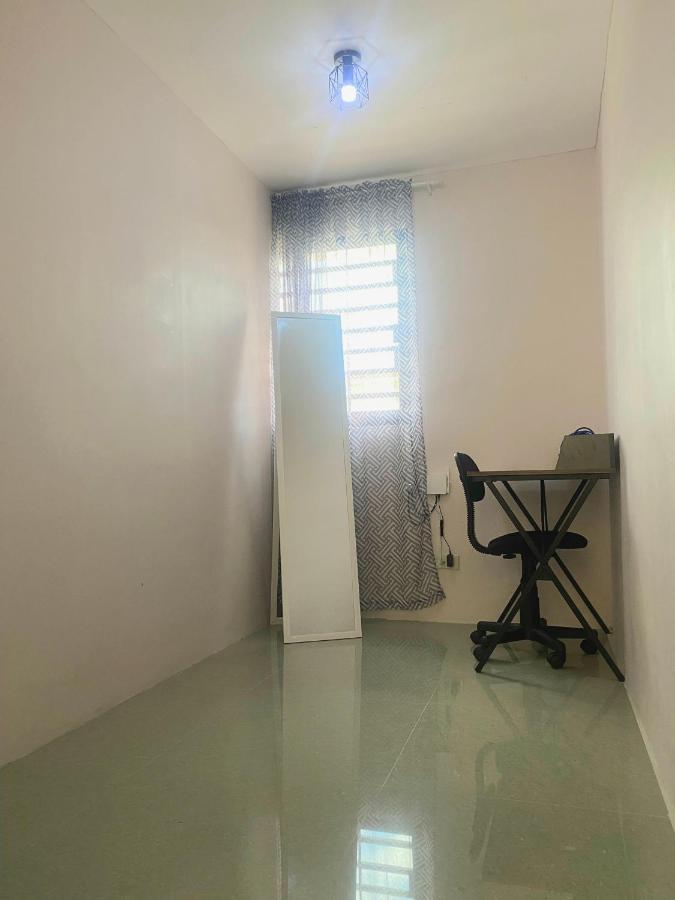 2 Bedroom Townhouse In Bacolod City Esterno foto