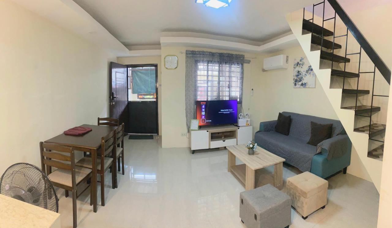 2 Bedroom Townhouse In Bacolod City Esterno foto